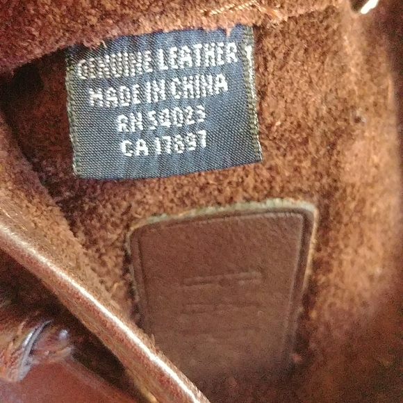 Vintage GAP Leather Crossbody Purse - Picture 6 of 7